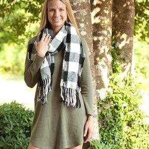 **NWT**Black Check Buffalo Plaid Scarf